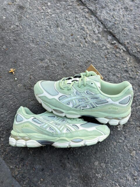 NEW ASICS GEL NYC 
מידות : 40.5-46.5
