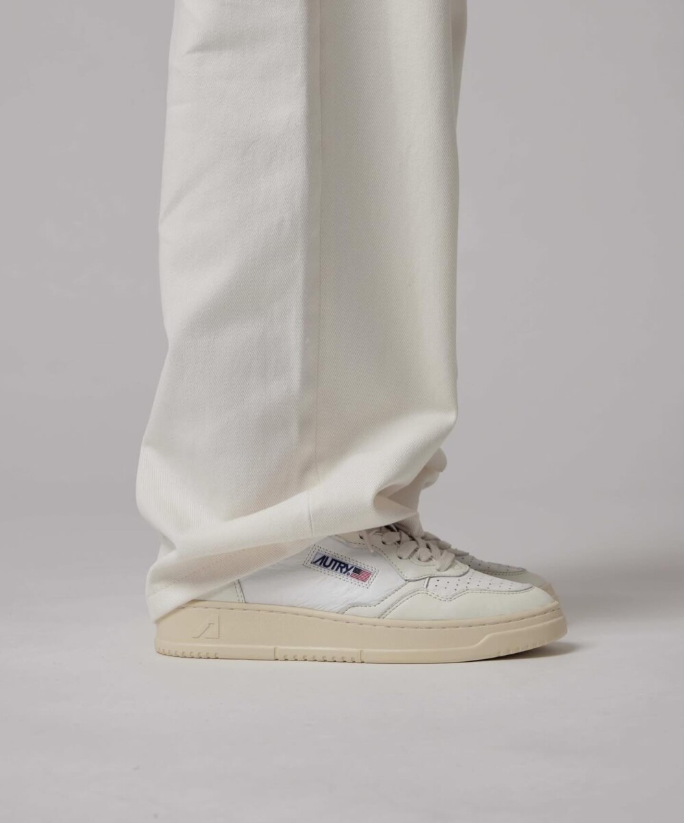 New AUTRY
40-46
עכשיו בחנות ובאתר!