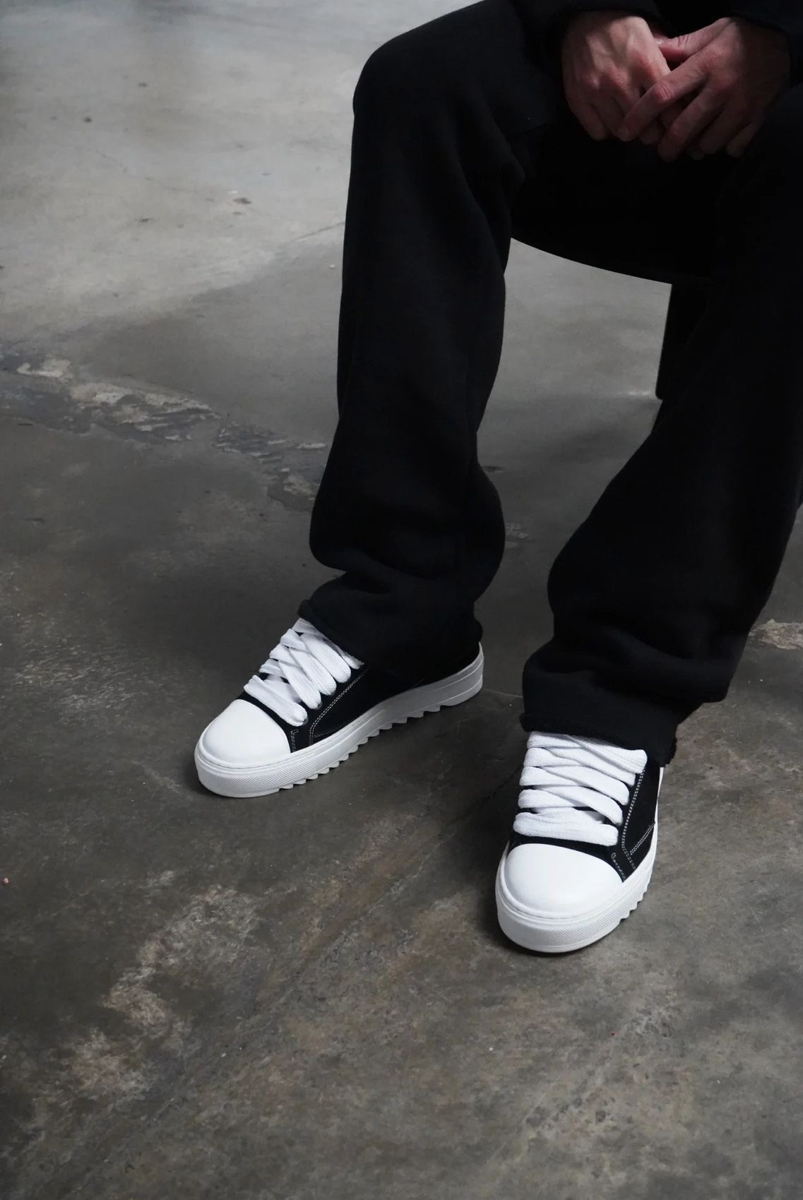 NUMERIŚ ATELIER - ACRYLIC BLACK – תמונה 4